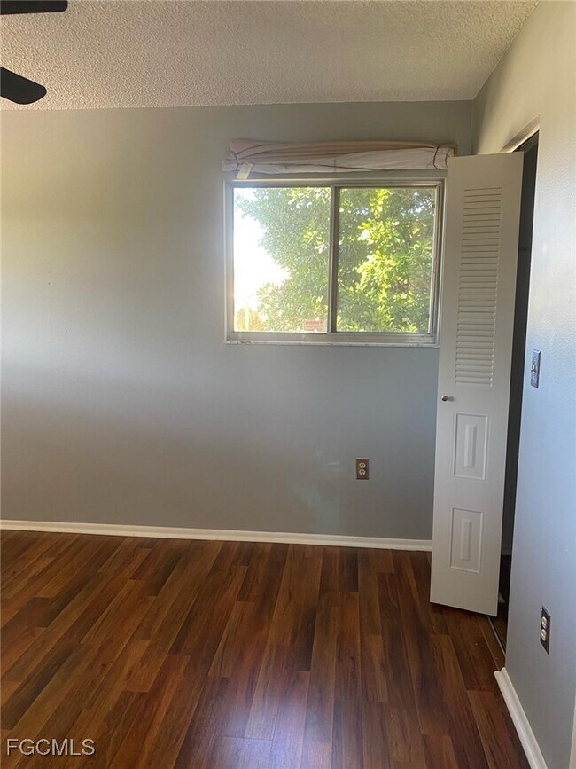 Building Photo - 5713 Foxlake Dr