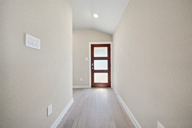 Building Photo - 1666 Shae Oak Ln