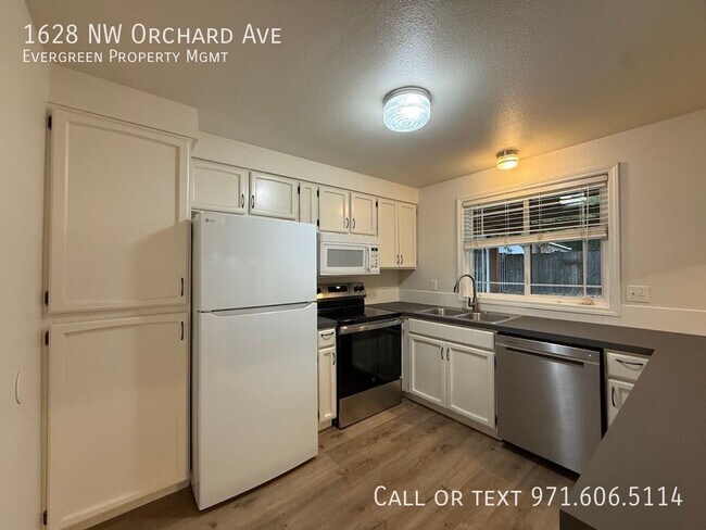 Building Photo - 1628 NW Orchard Ave