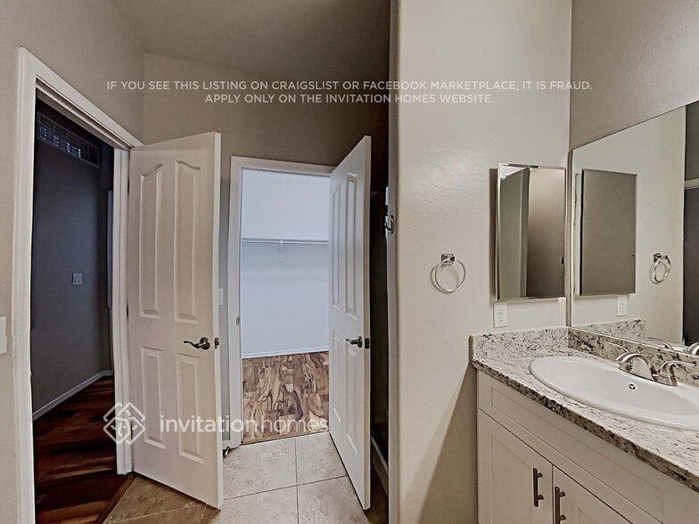 Building Photo - 2659 S Sailors Way