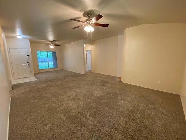 Building Photo - 2402 Hallie Ln