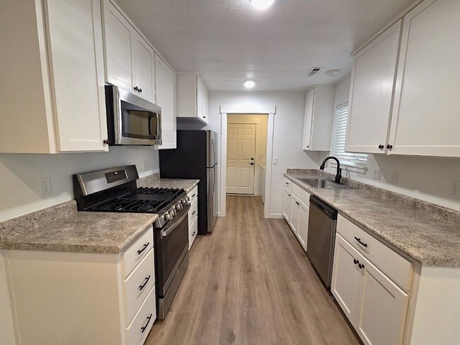 Building Photo - Newer Two bedroom/Two bath Duplex | Available NOW