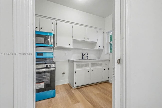 Building Photo - 9160 NE 8th Ave