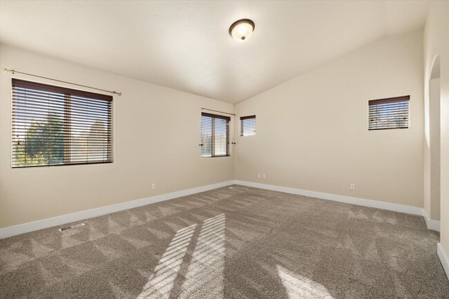 Building Photo - Spacious 5-Bedroom Home (plus bonus room) on ½ Acre in Bridgetower – Rare Meridian Rental!