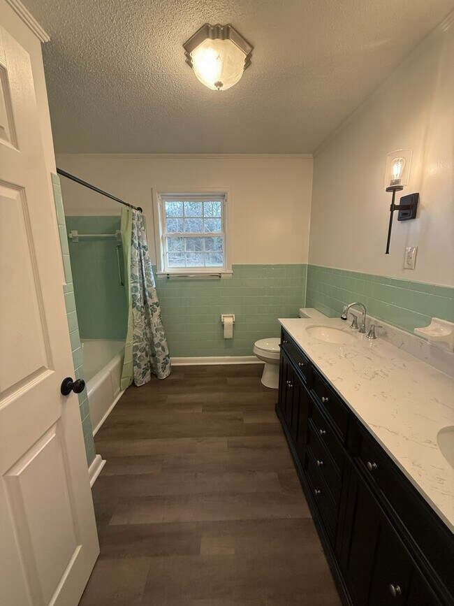 Building Photo - 112 Edna St