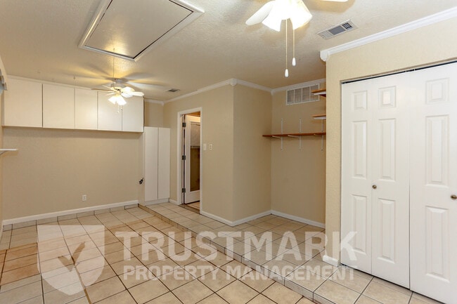 Building Photo - 417 Cottonwood Dr