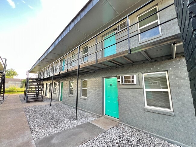 Building Photo - 3500 SW 29th Pl