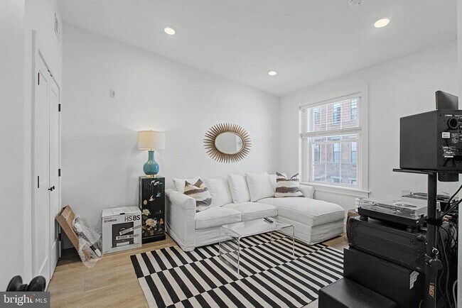 Building Photo - 120 N 3rd St