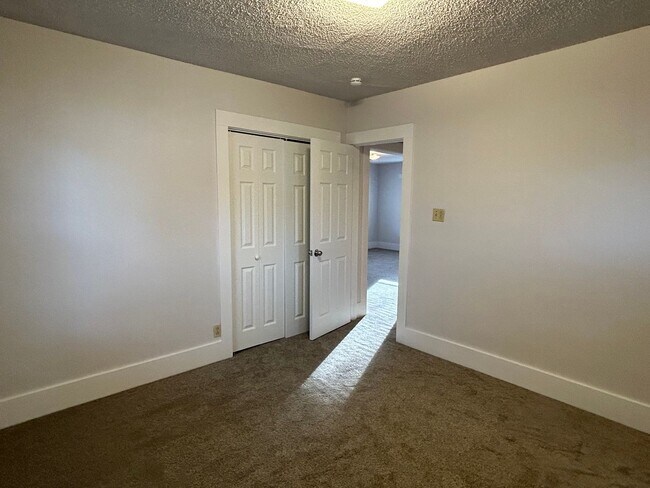 Building Photo - 334 E Elizabeth St