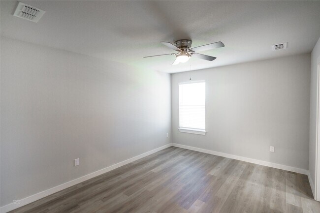 Building Photo - 2702 Baron Ave