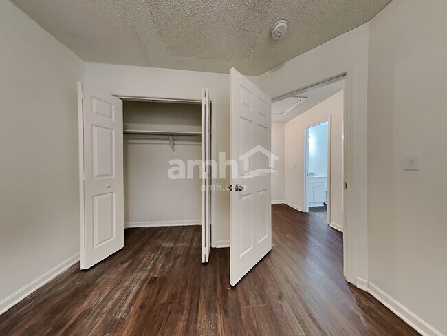 Building Photo - 2210 Sawmill Trace Ln