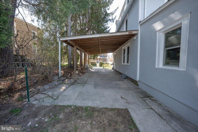 Building Photo - 732 Buck Ln