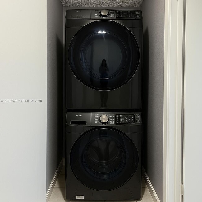 Building Photo - 9715 Fontainebleau Blvd