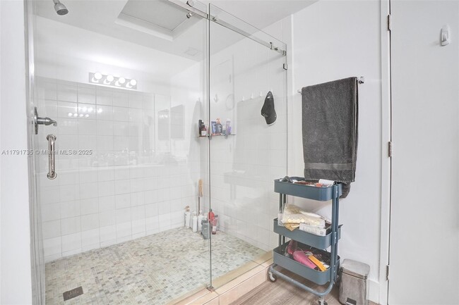 Building Photo - 161 Crandon Blvd