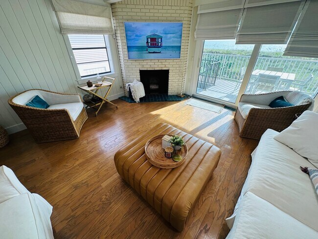 Building Photo - 12274 1st St W