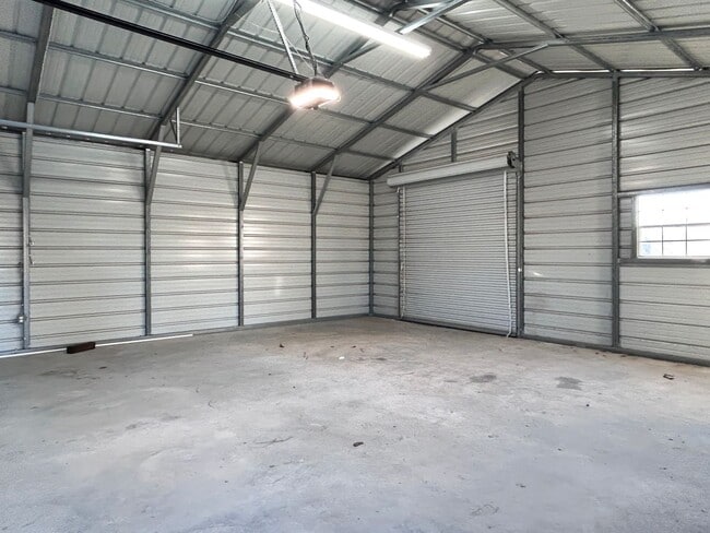 Building Photo - Spacious New Braunfels Retreat on 1 Acre – Walk to Lake Dunlap & the Guadalupe River