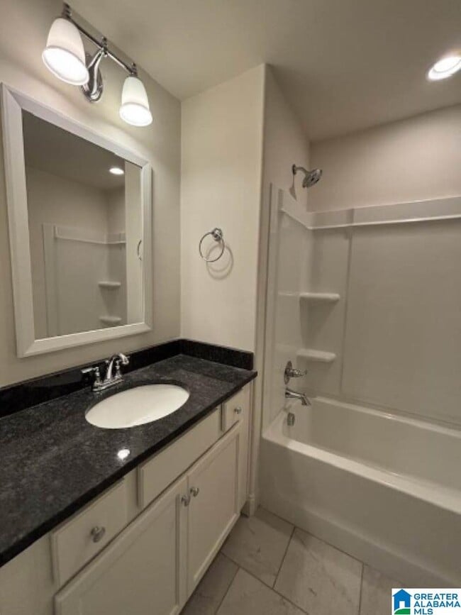 Building Photo - 4008 Lennox Rd