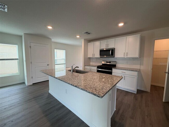 Building Photo - 35991 Sunflower Hl Dr