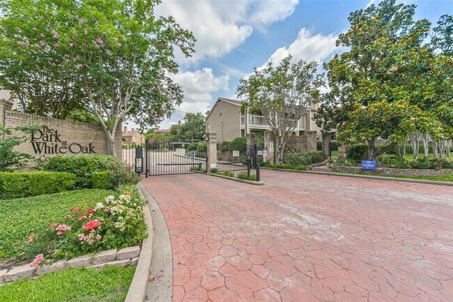 Building Photo - 1860 White Oak Dr