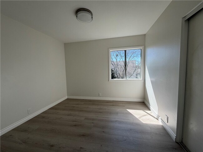 Building Photo - 2052 Lewis Ave