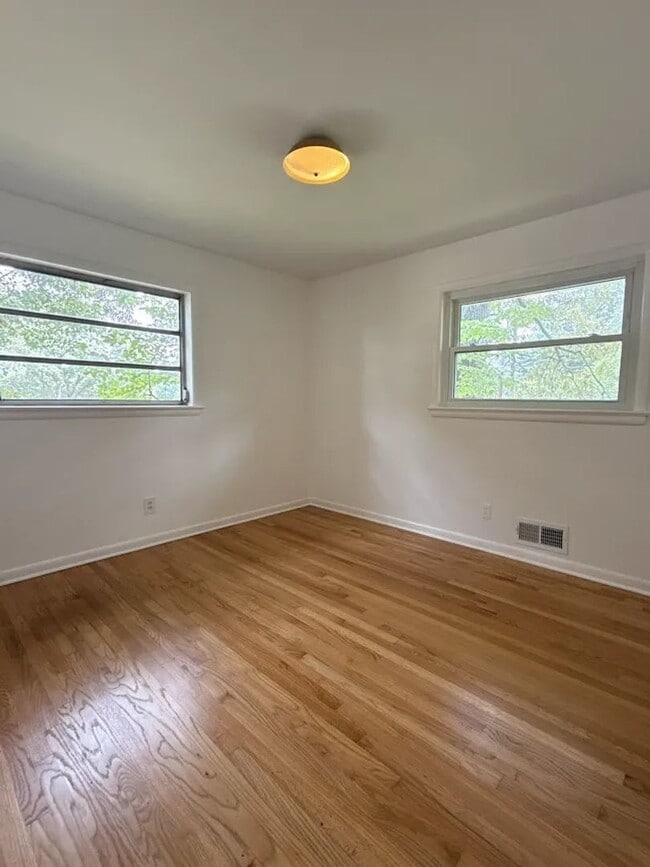 Building Photo - 3 bed 2 bath in Decatur!