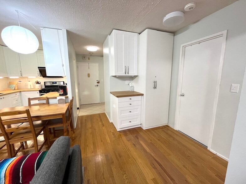 Entryway - 33 Pond Ave
