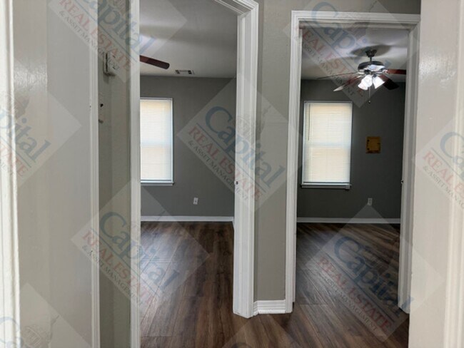 Building Photo - 4422 NE 16th Terrace