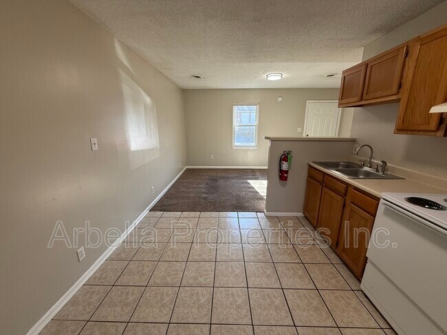 Building Photo - 1909 Cherokee Rd