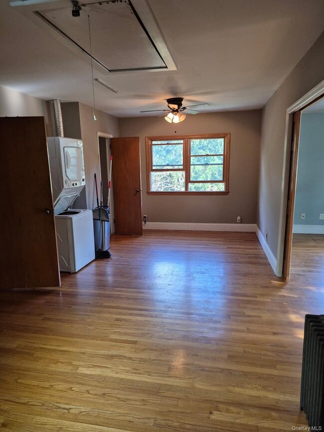 Building Photo - 3 Meadowbrook Dr