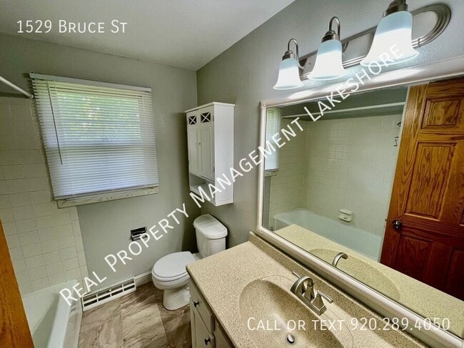 Building Photo - 1529 Bruce St