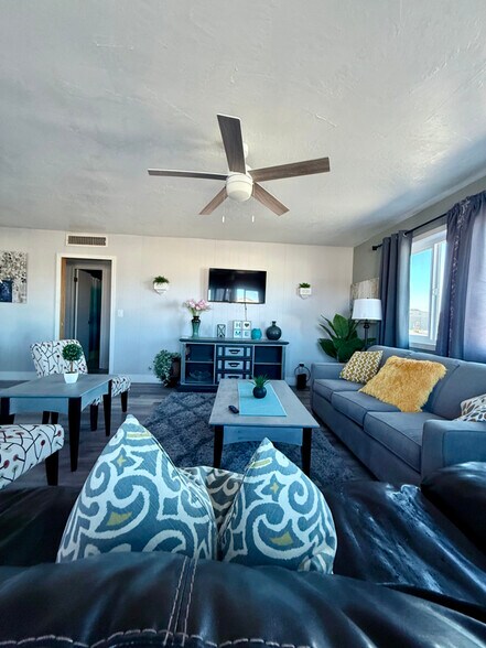 Building Photo - 2688 Daytona Ave