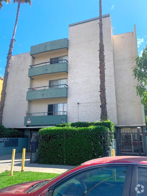Building Photo - 946 Arapahoe St