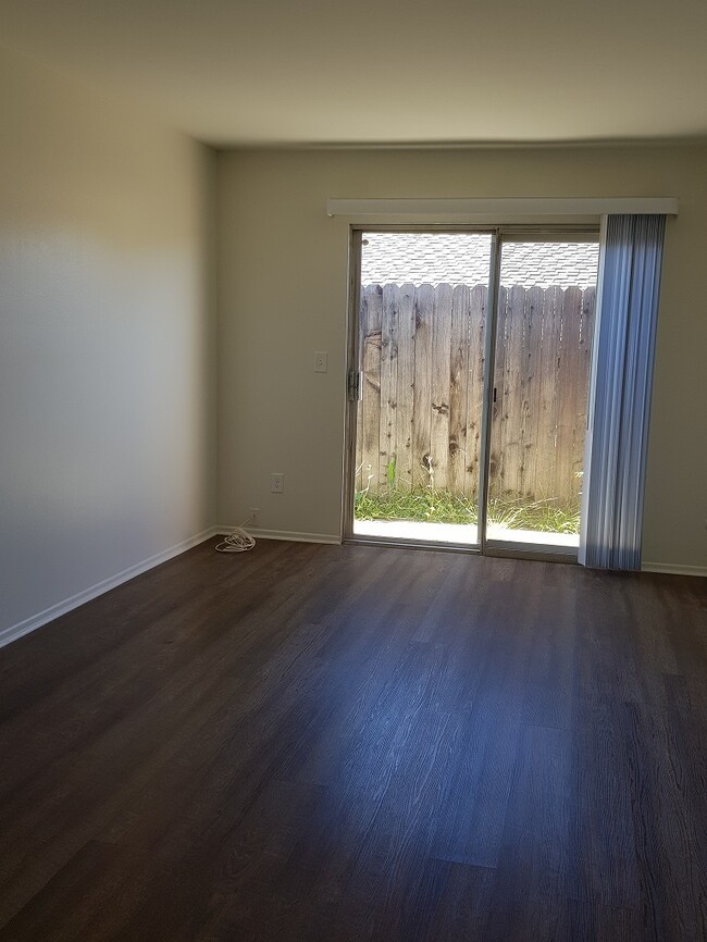 Building Photo - Victoria Village 3+2 Patio Home w/ 2-car g...