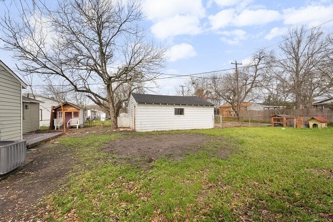 Building Photo - 2655 Larry Dr