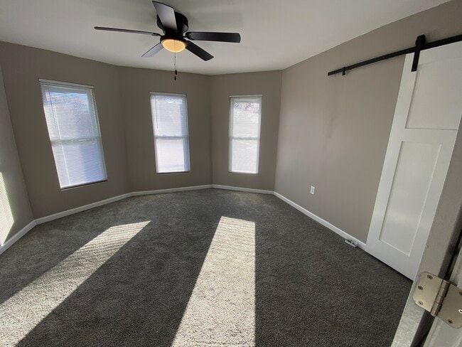 Building Photo - 942 N Schuyler Ave