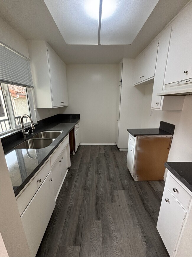 Building Photo - 2105 Grant Ave