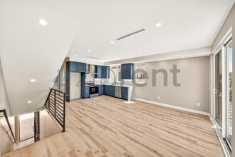 Building Photo - Unit 1
