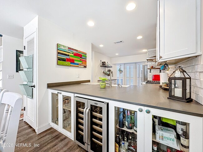 Building Photo - 2009 Seminole Rd