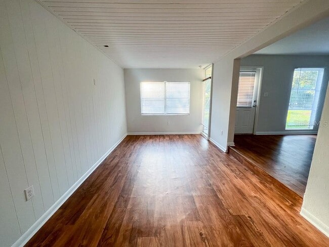 Building Photo - 610 NW 34th Ter