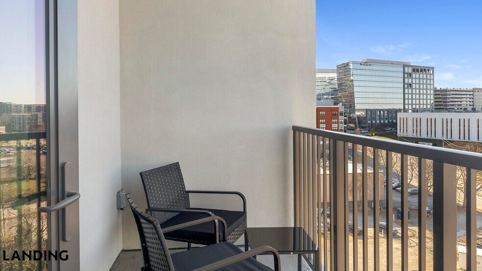 Building Photo - 1007 S Mint St