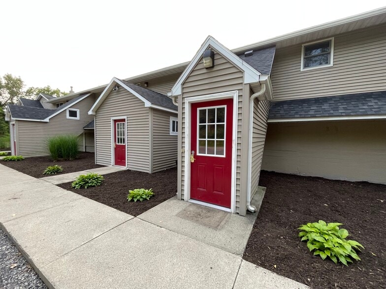 4 BEDROOM - 118 Riverside Dr
