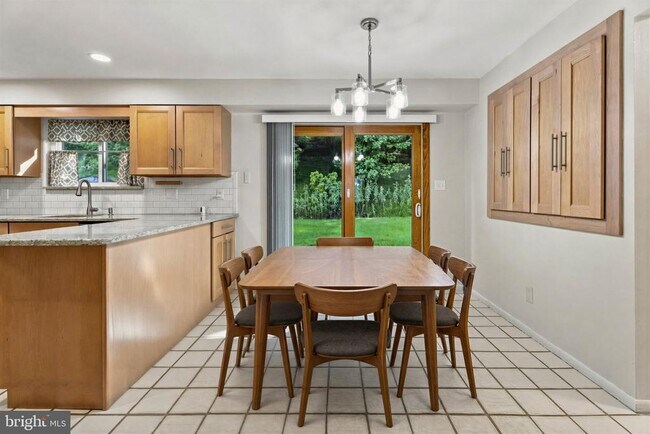 Building Photo - 4631 Hawksbury Rd