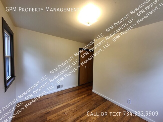 Building Photo - 2253 Delton Ct