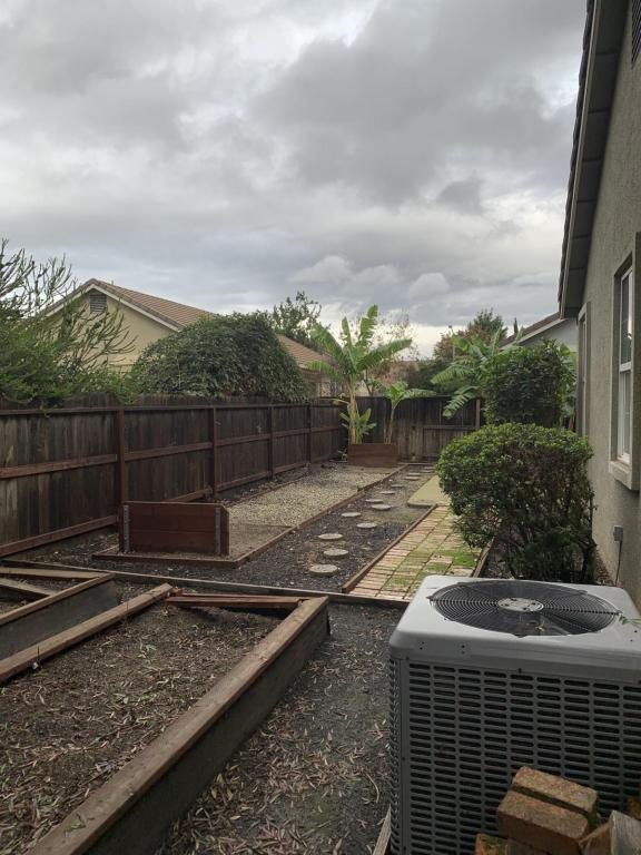 Building Photo - 353 Ellison Pl