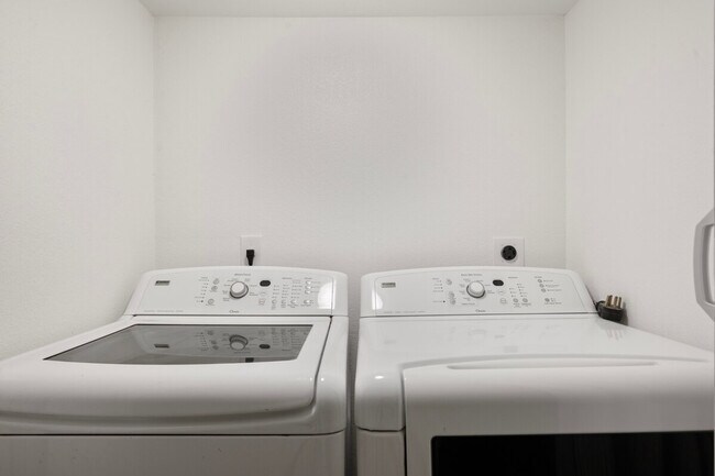 Building Photo - 3101 N 40th Dr