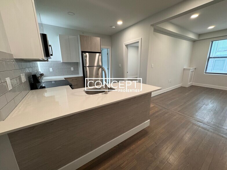 Building Photo - 11 Peterborough St