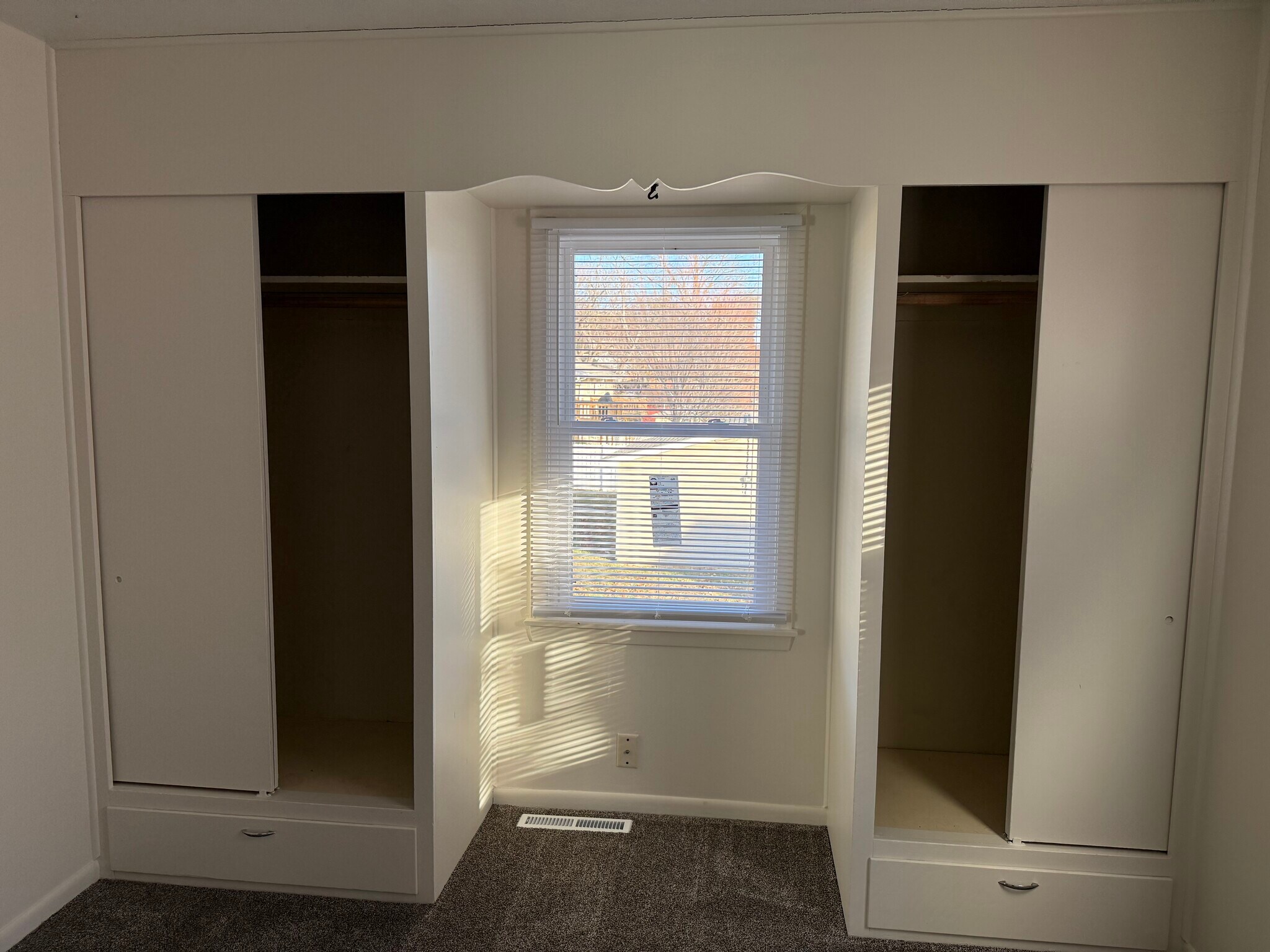 Building Photo - 4210 S 49th St