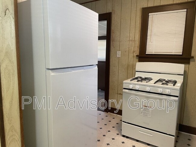 Building Photo - 803 NE Green St