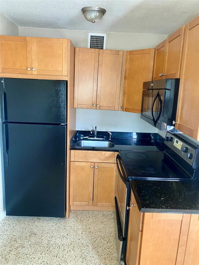 Building Photo - 1201 N E St