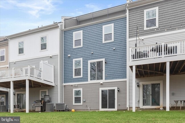 Building Photo - 304 Sweetbay Rd